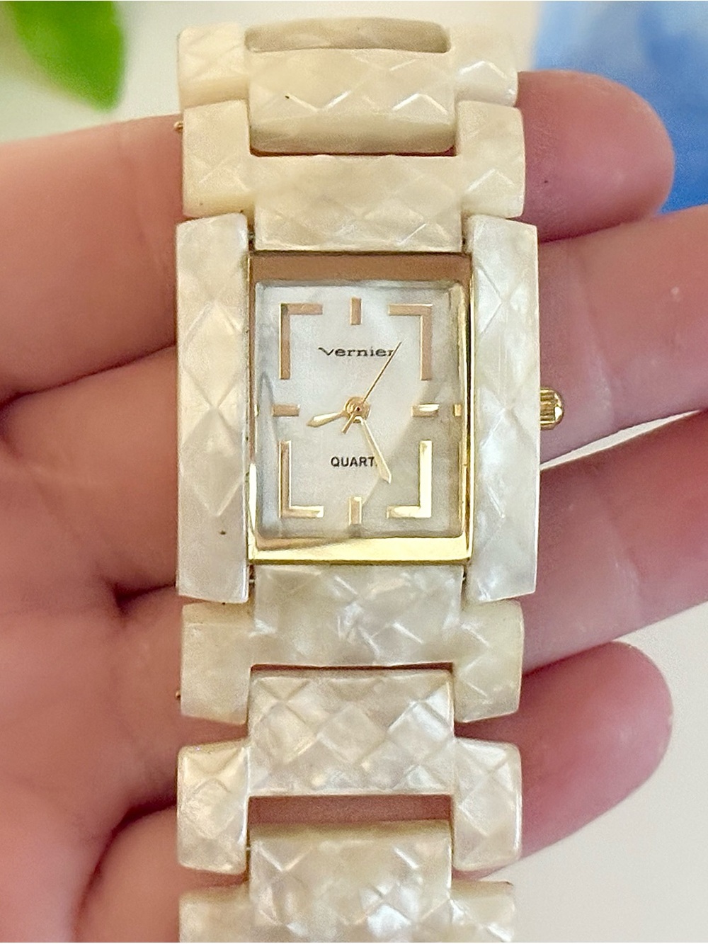 Women's Stylish Pearlized Cream Resin Bracelet Watch Gold Rectangular Pearl-Like